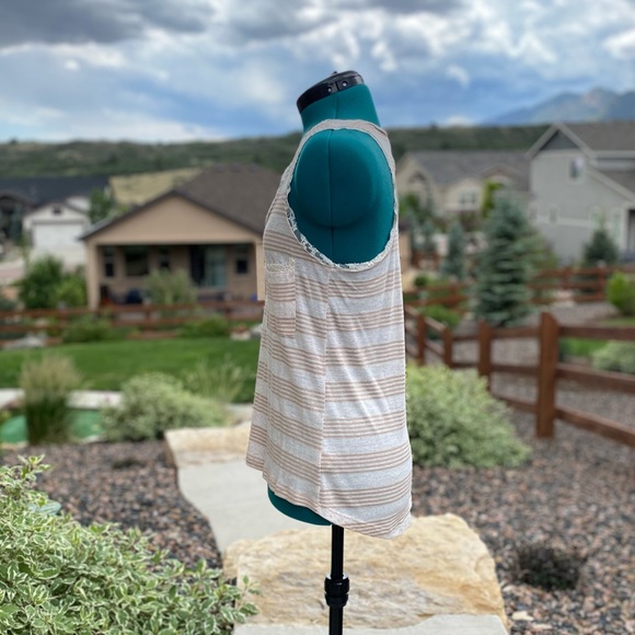 Lace Trimmed Racer Back Tank - Picture 4 of 7